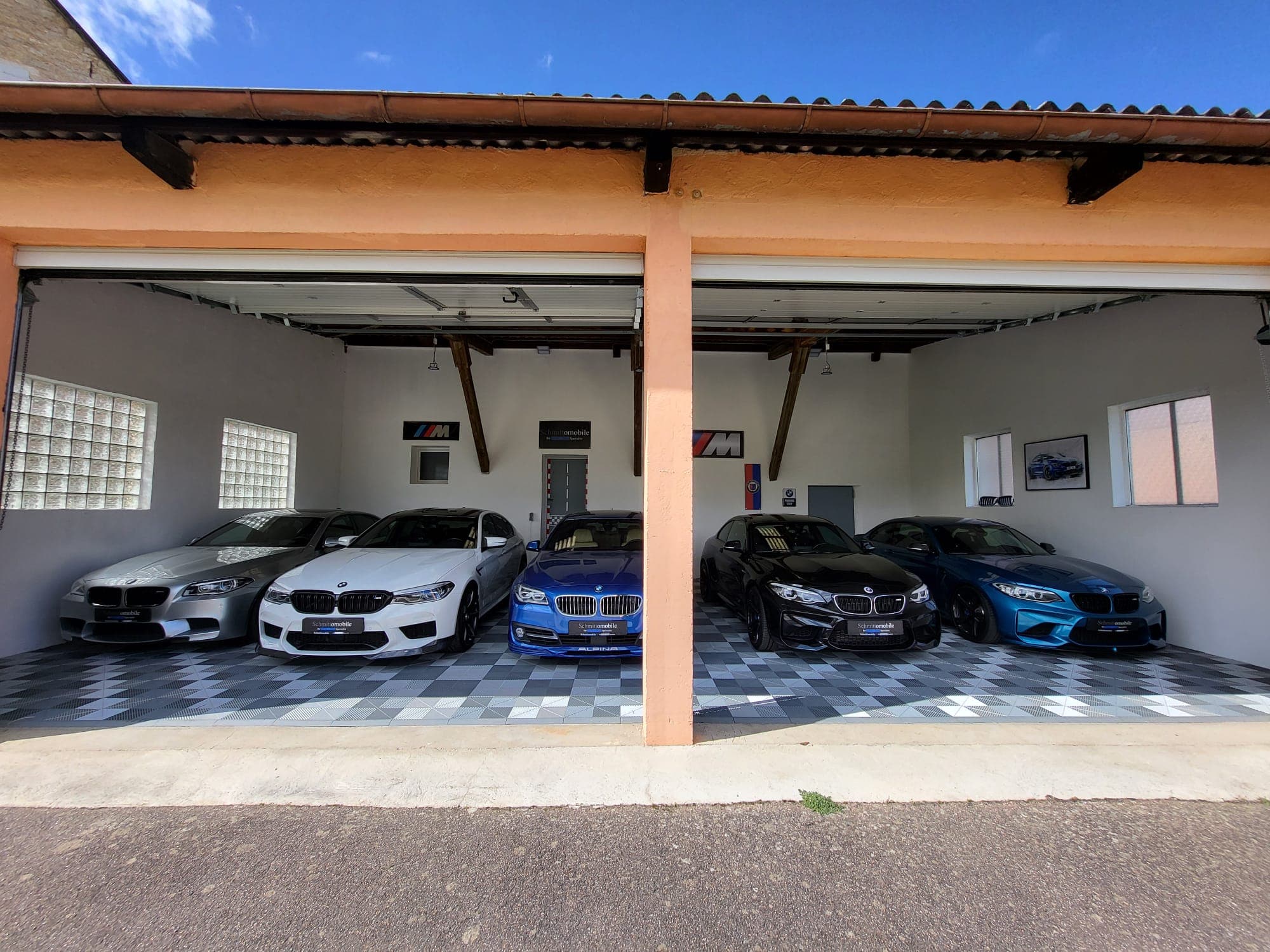 Showroom 6 - Gepflegte Fahrzeuge bei Schmittomobile — Qualität die man sieht.