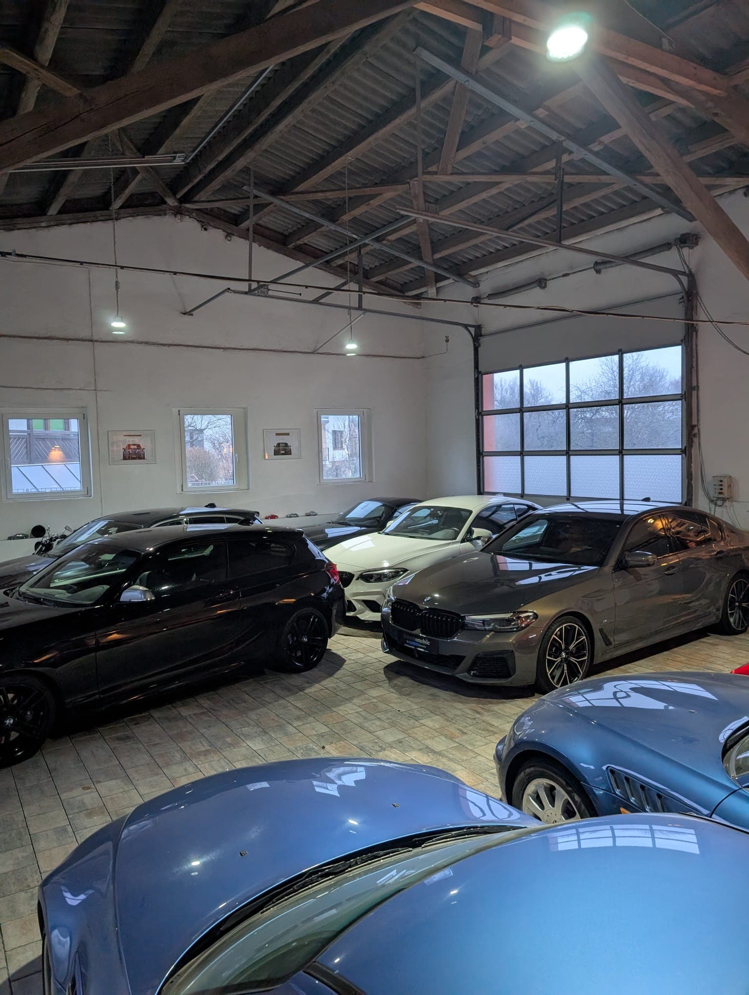 Showroom 7 - Gepflegte Fahrzeuge bei Schmittomobile — Qualität die man sieht.